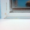 Промерзание окон по периметру рамы и стеклопакетам из за некачественно выполненных монтажных швов